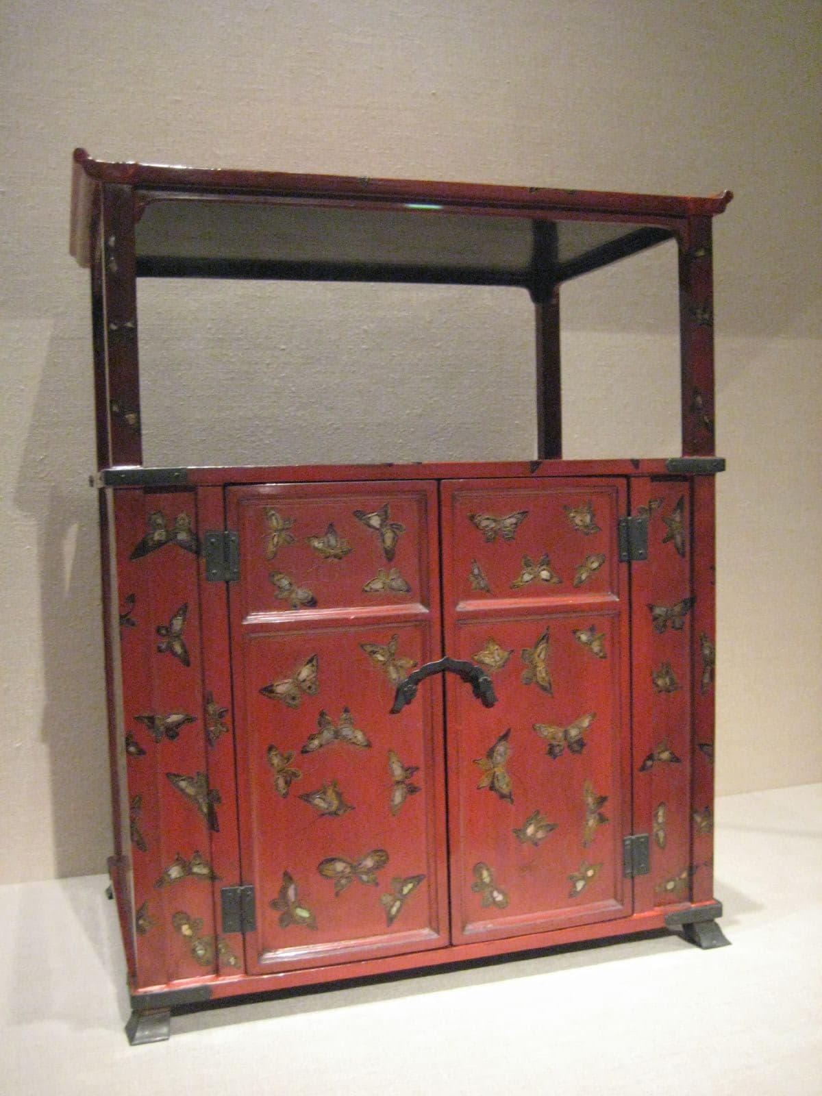 N/A (Decorative motif)