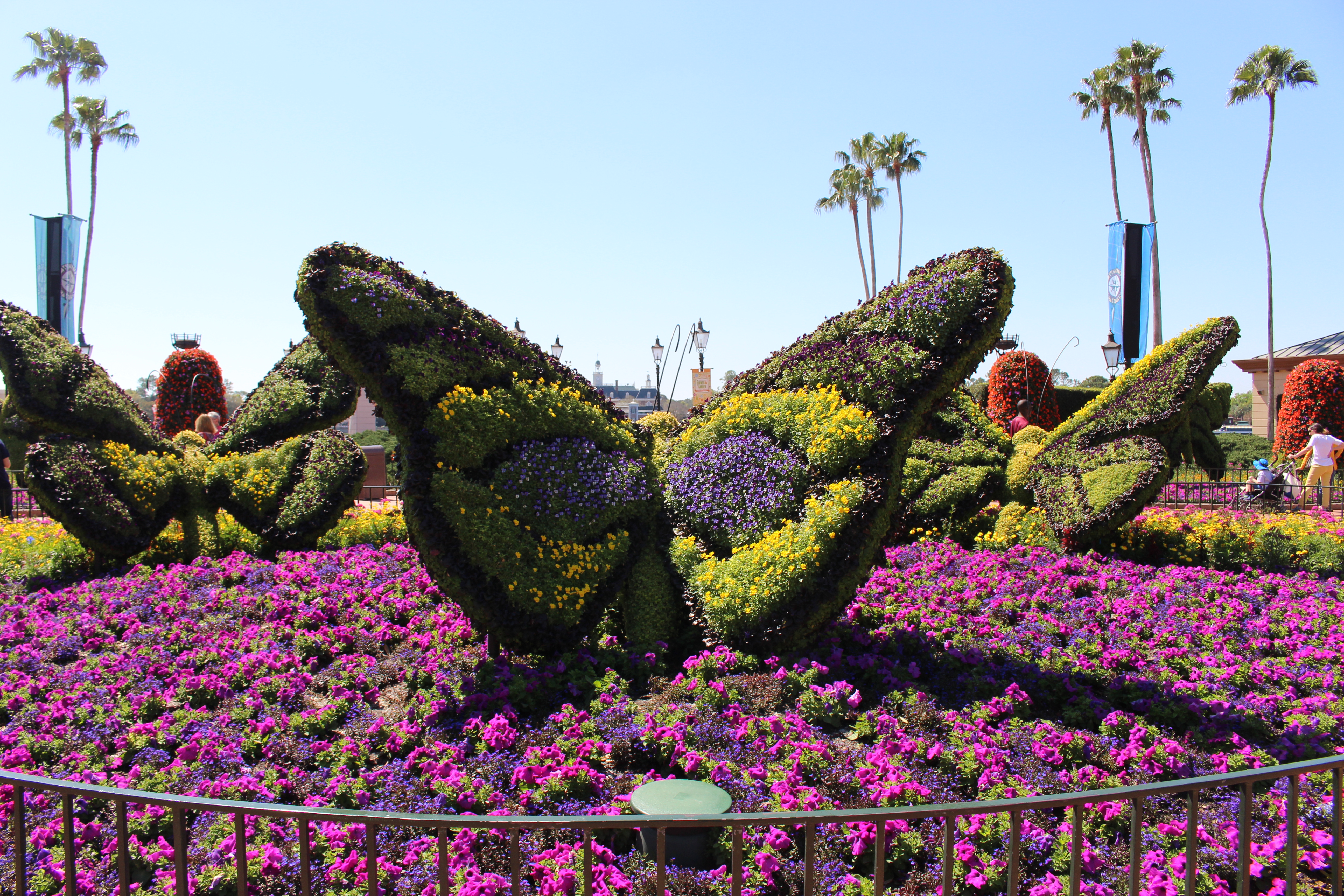 N/A (Topiary Sculpture)