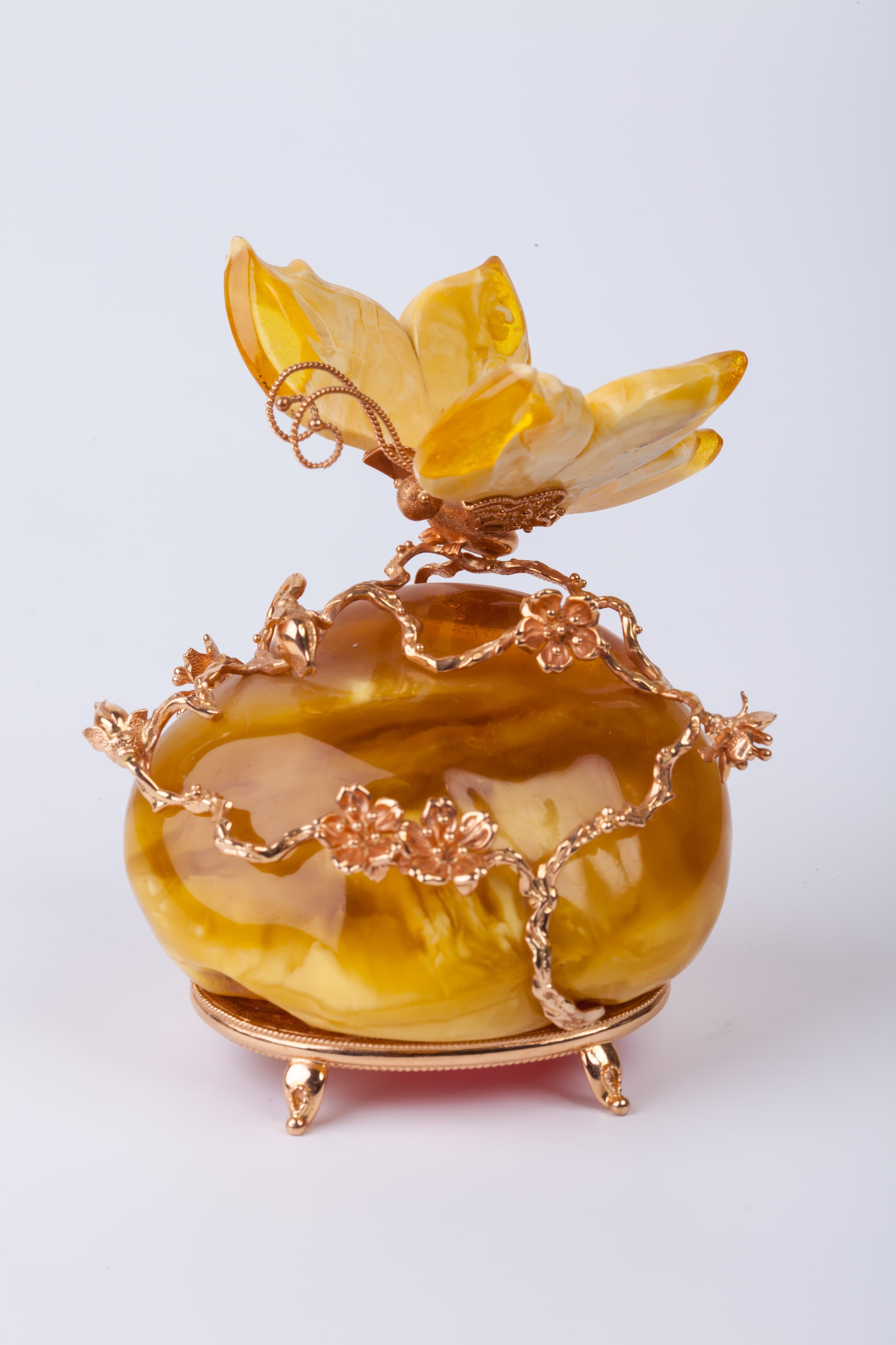N/A (Amber Sculpture)