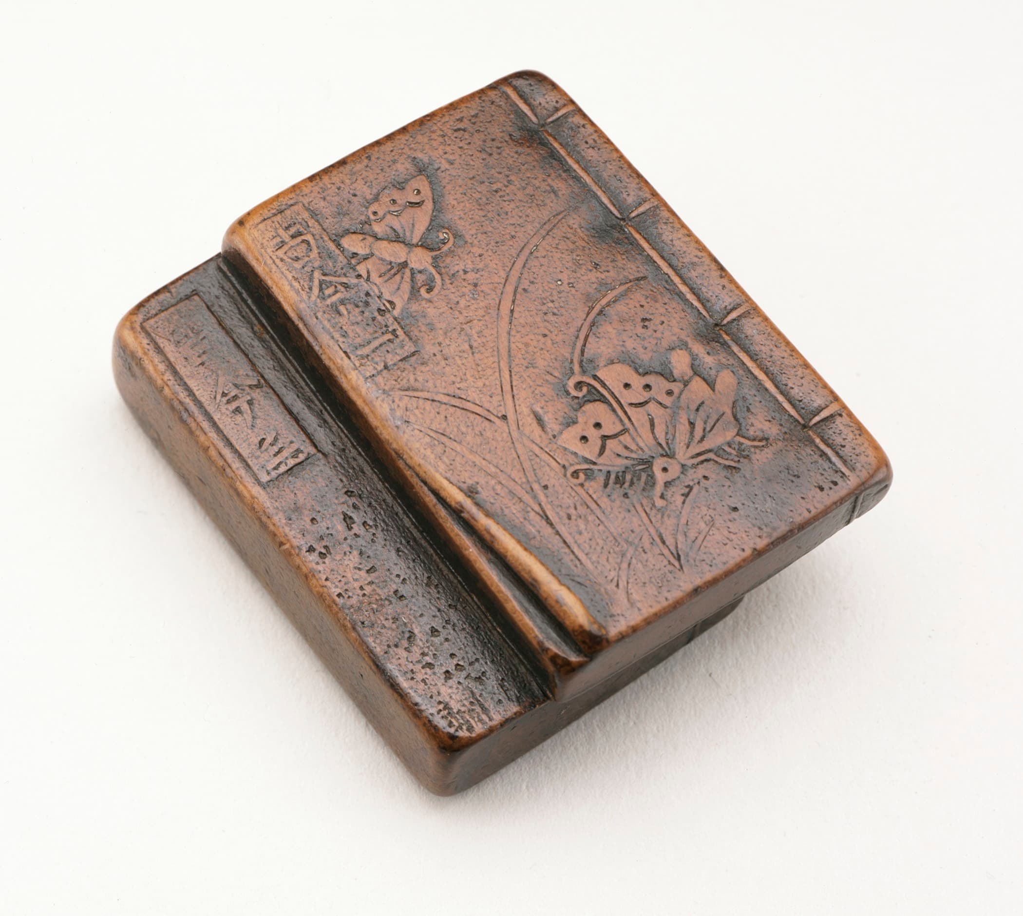 Carved butterfly motif (Netsuke)