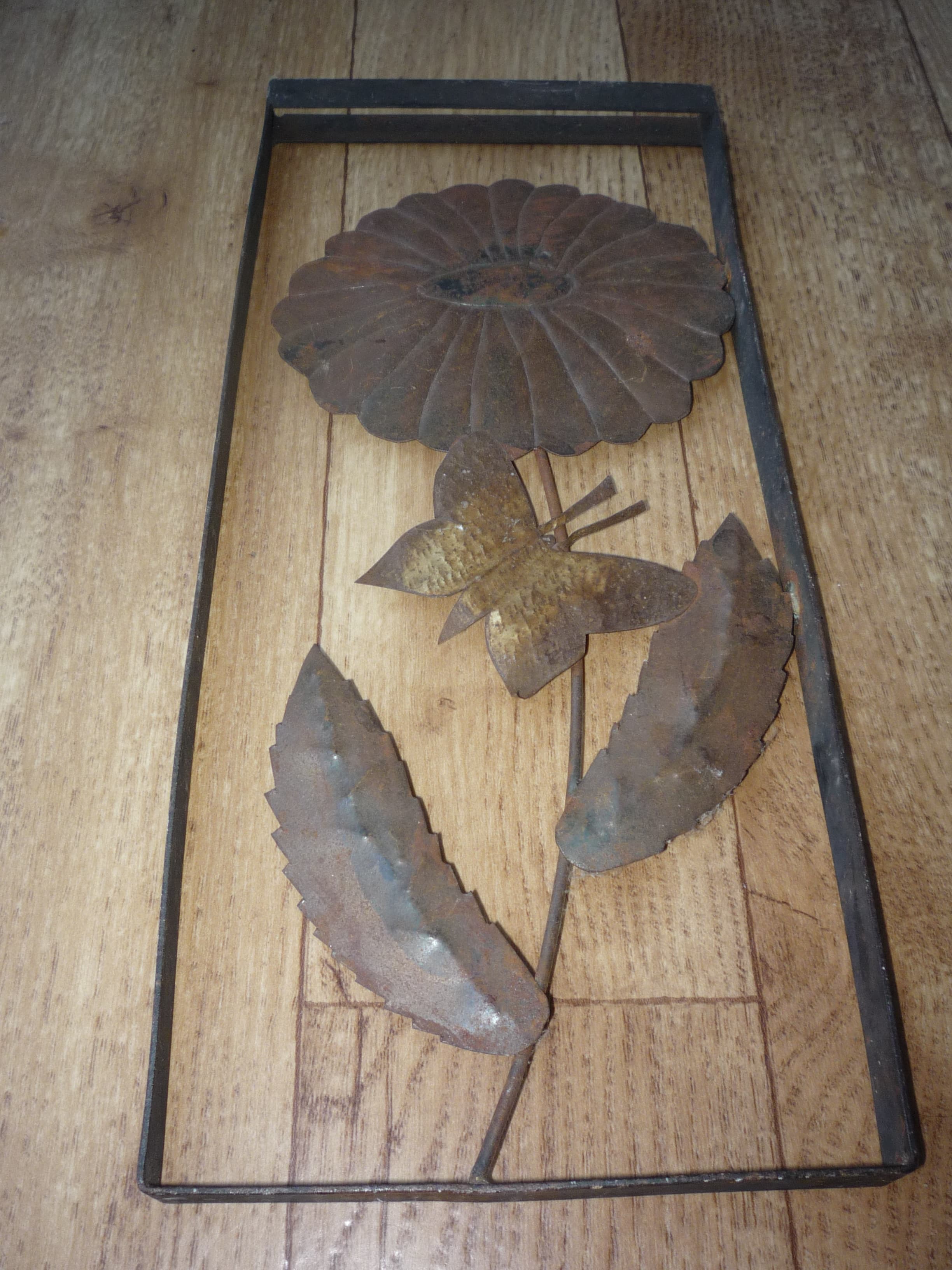 N/A (Image depicts a metal ornament, not a living butterfly)